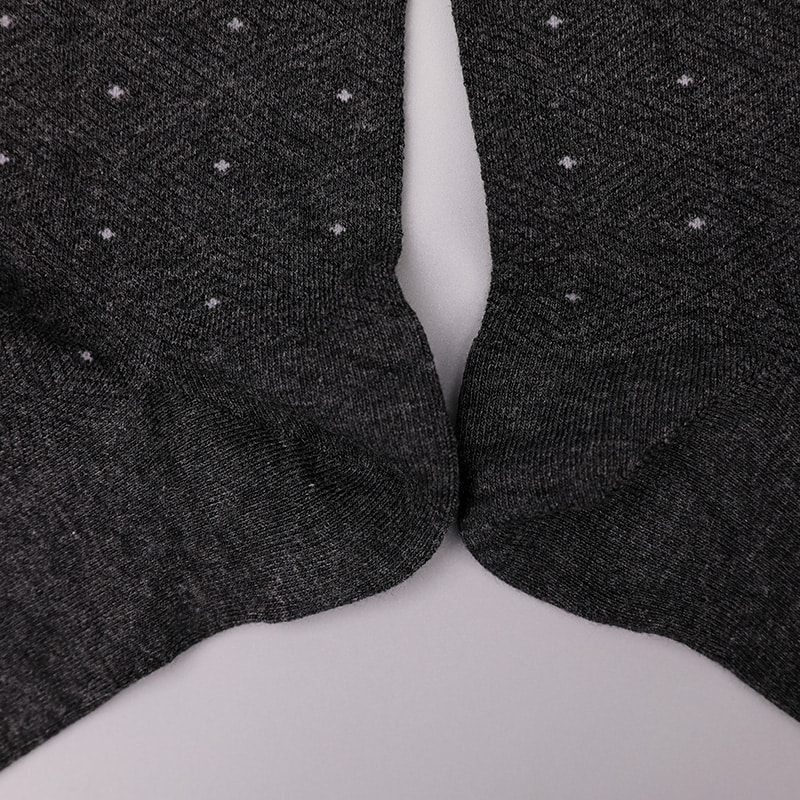 Pehmeä kehrätty silkki nylon päällystetty ammoniakki, näkymätön timantin muotoinen pieni piste jacquard käsin ommeltu talvi paksut miesten sukat WSD2851