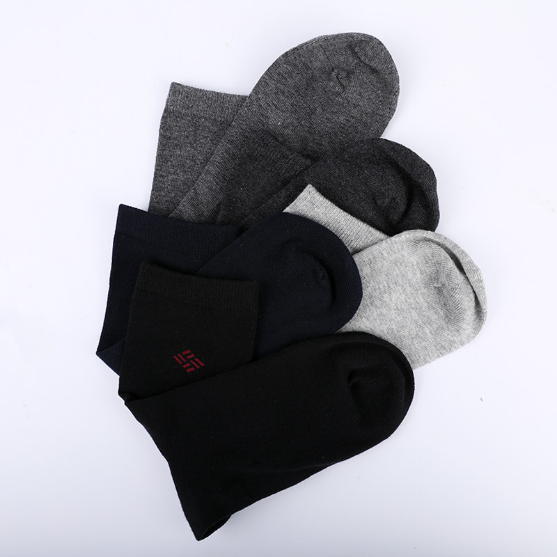 Kampatut puuvillaiset ammoniakkisukat 98% puuvillalanka pieni jacquard käsin ommeltu syksyn ja talven miesten sukat WSD2581